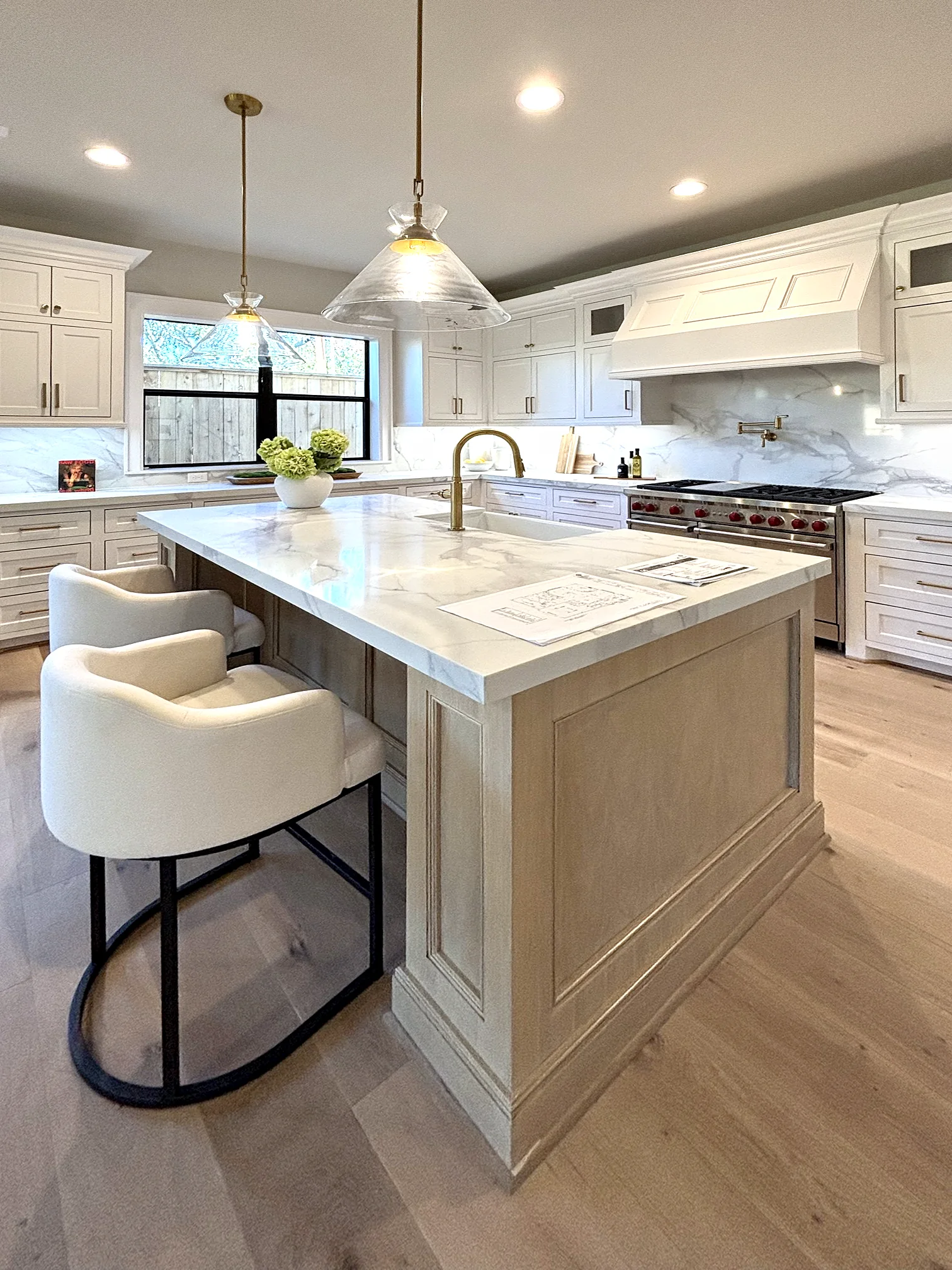 Kitchen island with clear glass pendant lighting